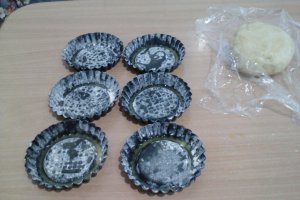 Mini tarte cu ciuperci si carne de pui