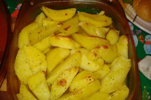 Cartofi la cuptor cu friptura de porc