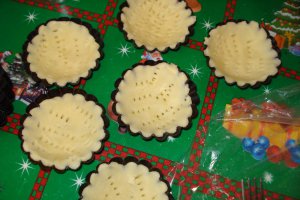 Mini tarte cu banane si creme ole de vanilie