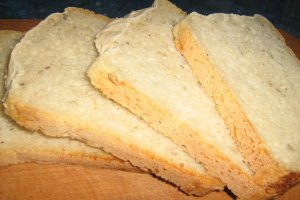 Paine alba cu seminte la masina de paine