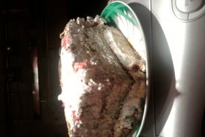 Tort cu nuca, alune si fistic