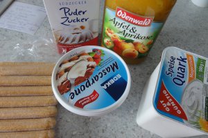 Desert rapid cu mascarpone si mousse de mere