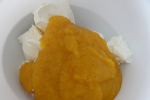 Desert rapid cu mascarpone si mousse de mere