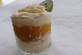 Desert rapid cu mascarpone si mousse de mere