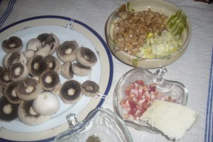Ciuperci umplute cu bacon si gorgonzola