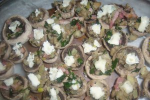 Ciuperci umplute cu bacon si gorgonzola