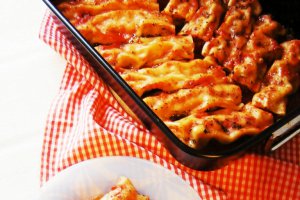 Cannelloni cu carne si sos de rosii