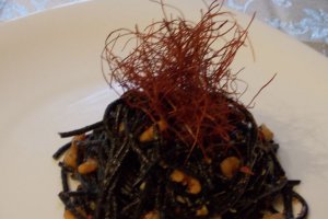 Spaghetti al nero di sepia, reker si bacon