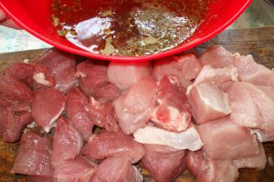 Fricassée de caïon/Carne de porc in sos de vin (Reteta Turul Frantei Eurosport)