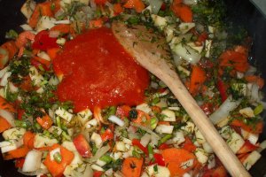 Ciorba de fasole uscata combinata, cu ciolan afumat