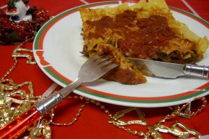 Lasagna cu carne si sos de rosii