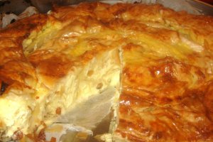 Placinta invartita cu branza dulce, smantana si stafide
