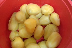 Pasta de cartofi cu ou si ceapa verde