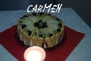 Tort de pere cu crema de iaurt.