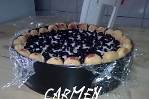 Tort de pere cu crema de iaurt.
