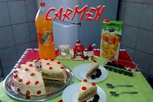 Tort cu doua creme si cirese confiate.
