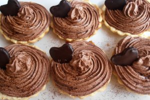 Tarte cu crema de ciocolata si zmeura