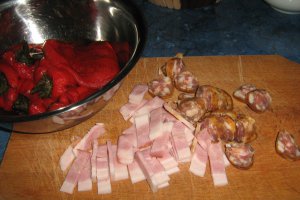 Naut batut cu sos, bacon, cirnaciori