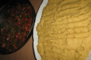 Naut batut cu sos, bacon, cirnaciori