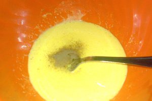 Tarta amaretto cu crema de vanilie si fructe