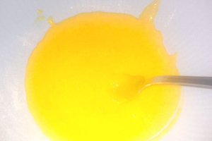Tarta amaretto cu crema de vanilie si fructe