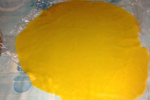Tarta amaretto cu crema de vanilie si fructe