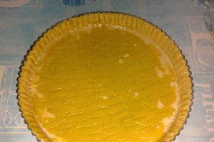 Tarta amaretto cu crema de vanilie si fructe