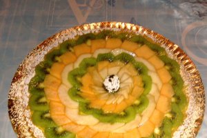 Tarta amaretto cu crema de vanilie si fructe