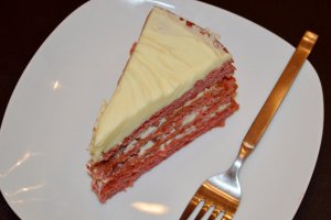 Tort cu zmeura si ciocolata alba