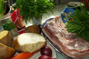 Friptura din piept de porc cu verdeturi si legume la cuptor