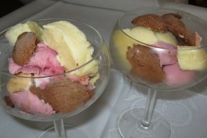 Inghetata asortata – vanilie, ciocolata, fructe