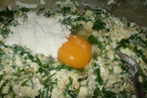 Placinta cu spanac si branza – Spanakopita (video)