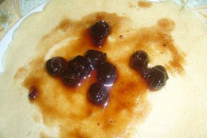 Clatite cu dulceata de visine - de post