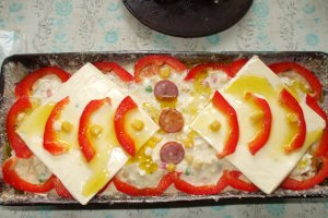 Chec de cascaval cu cabanos si oua