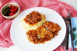 Pulpa de porc in sos de ceapa