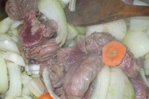 Carbonada (mancare flamanda din carne de vita)