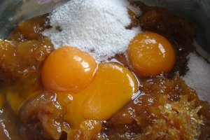 Tort de ciocolata cu blat de caise
