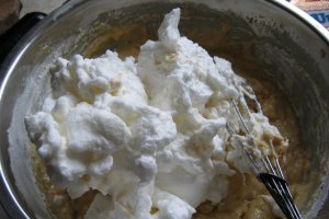 Tort de ciocolata cu blat de caise