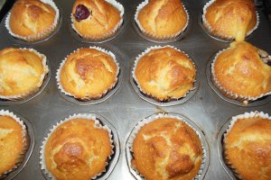 Cupcakes cu visine si crema de ciocolata