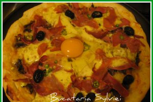 Pizza regala cu ou