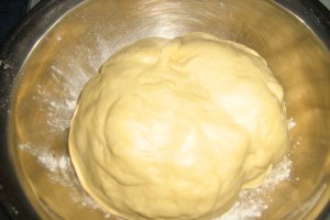 Cornuri cu dulceata de nectarine