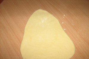 Cornuri cu dulceata de nectarine