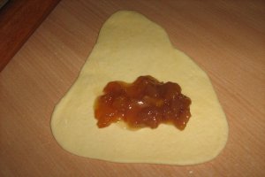 Cornuri cu dulceata de nectarine