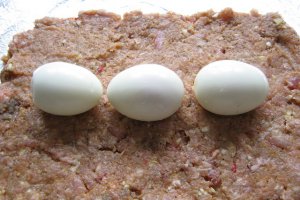Rulada de curcan cu oua (“cas de carne”)
