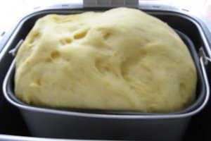Cozonac cu nuci,migdale si stafide