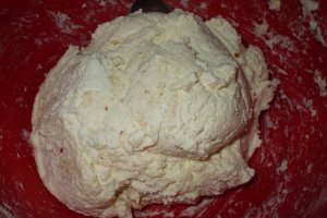 Reteta de preparare a papanasilor fierti cu smantana si dulceata