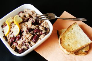 Salata de ton cu fasole boabe