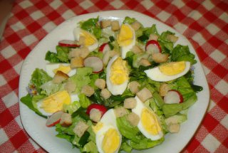Salata verde cu ou si crutoane
