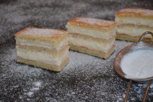 Foi cu branza dulce si crema de vanilie