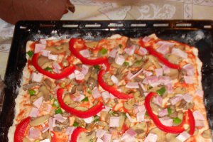 Pizza cu kaizer si ardei gras